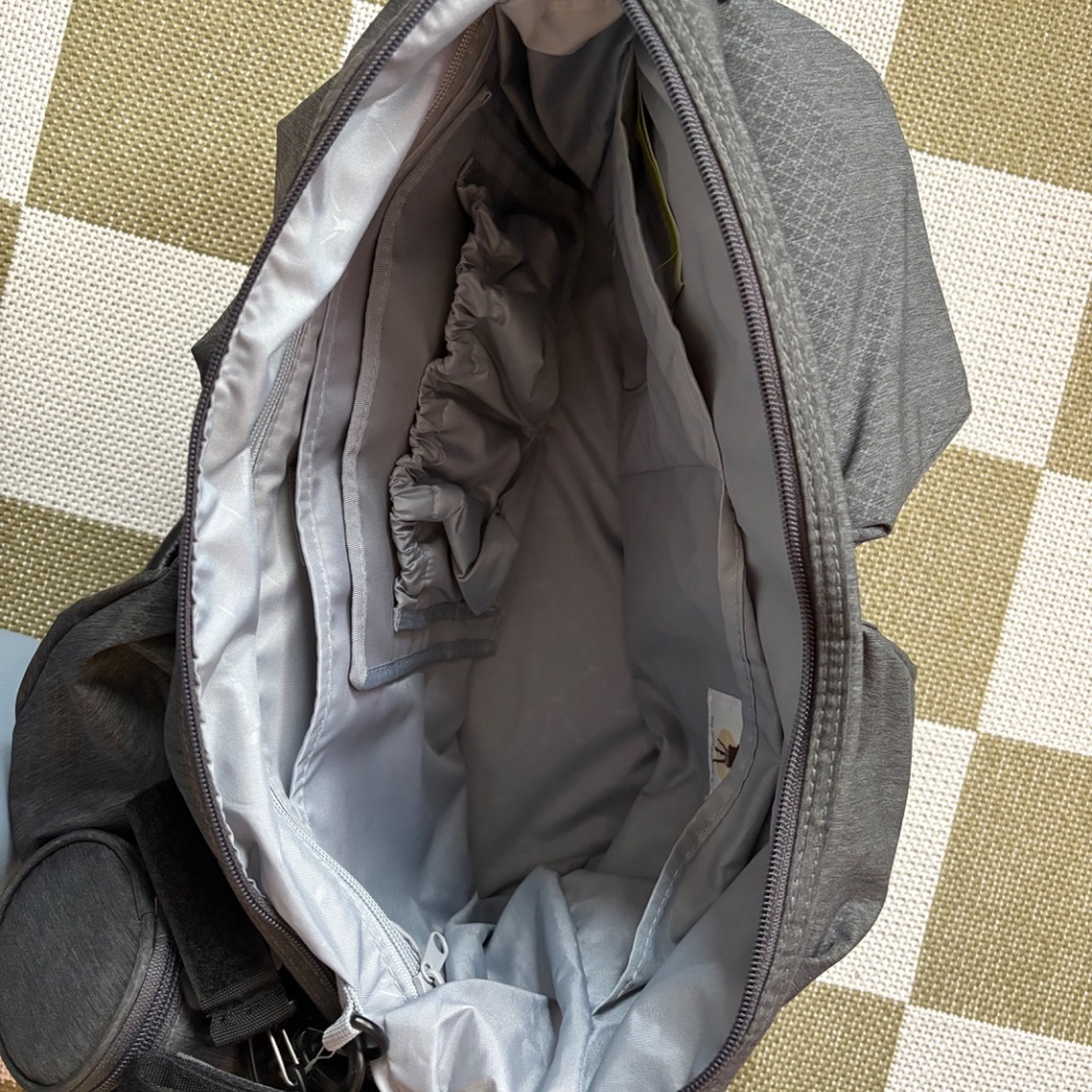 NWT Stylish grey diaper bag - Picture 3 of 5
